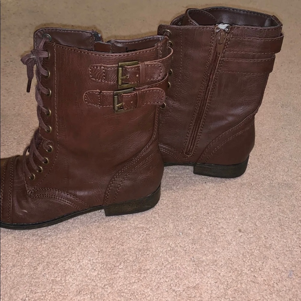 Combat boots